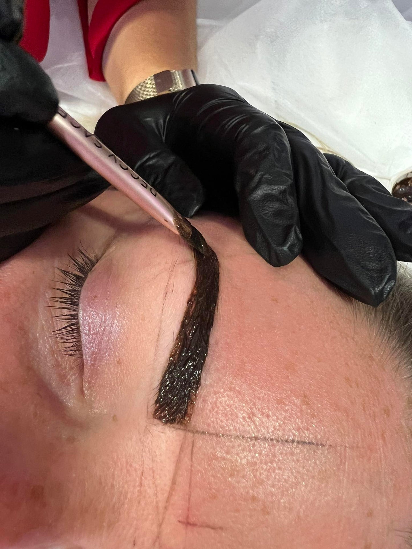 SOURCILS AU HENNÉ MARDI 8/10 À 13H00 À L'AVANCE 30 € 