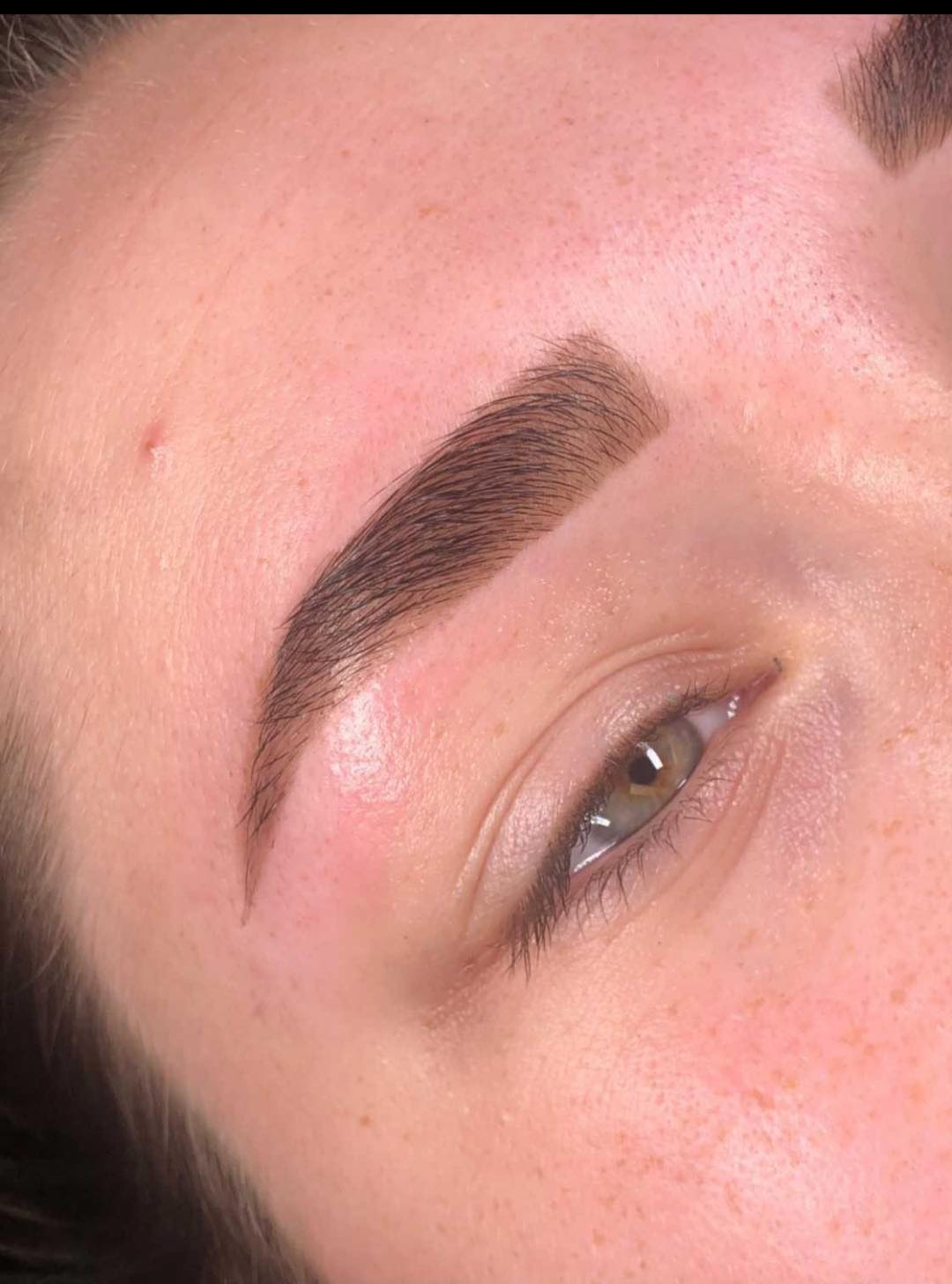 SOURCILS AU HENNÉ MARDI 8/10 À 13H00 À L'AVANCE 30 € 